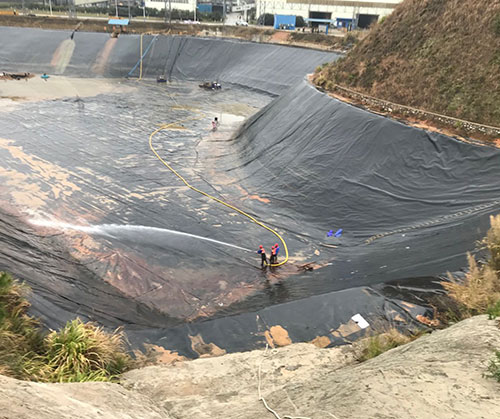 广宗废水池清理