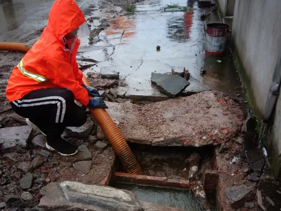 广宗专业清理污水池 炜誉市政以规范流程守护城市 “肠道”